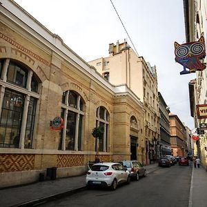 A37 Awesome Apartments